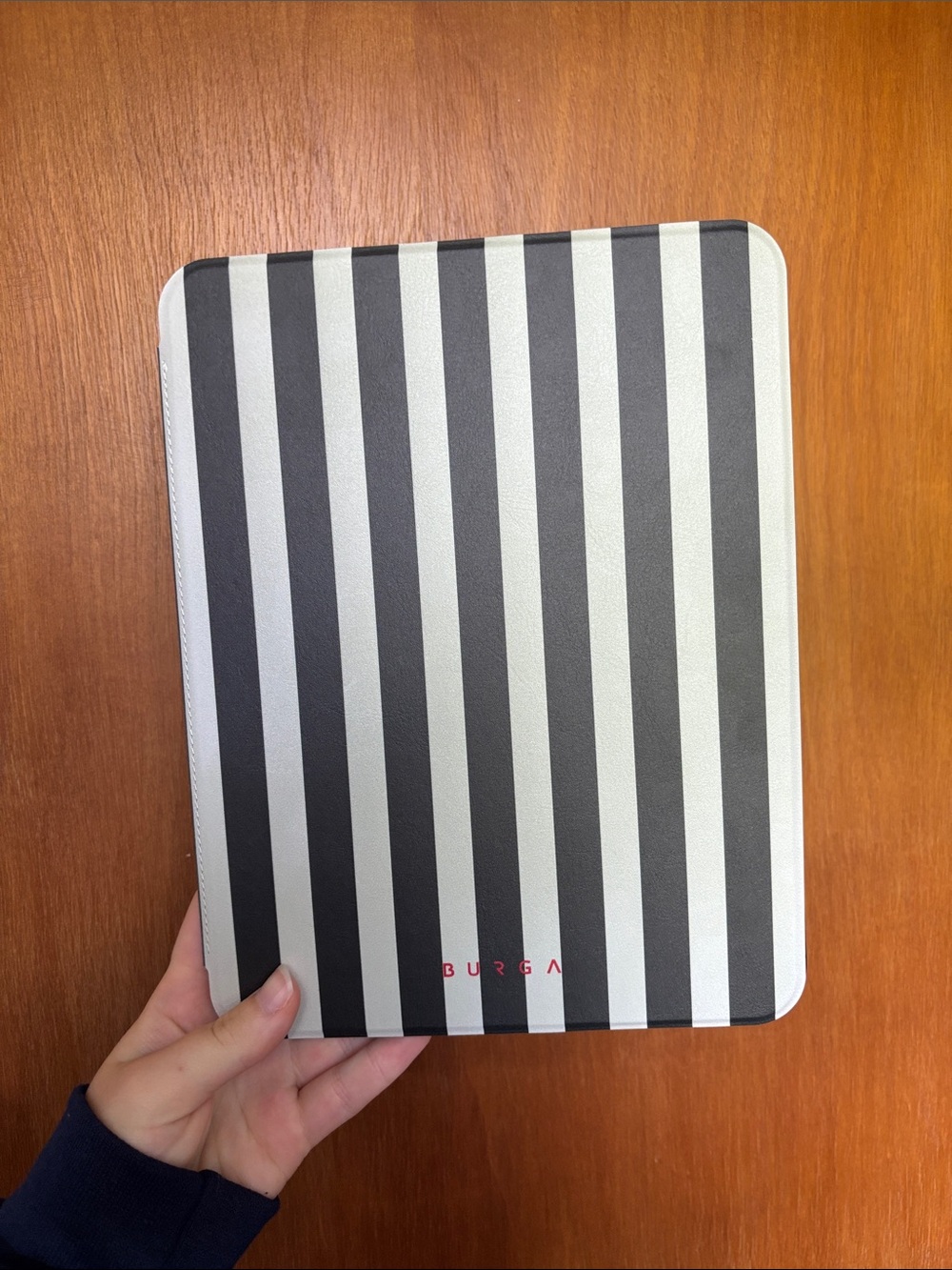 Burga Black Striped iPad 10.9 A16 Case